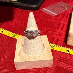 Dusti label (1) ring